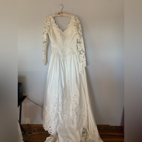 Gloria Vanderbilt Dresses & Skirts - Vintage Gloria Vanderbilt white ivory embroidered lace wedding dress